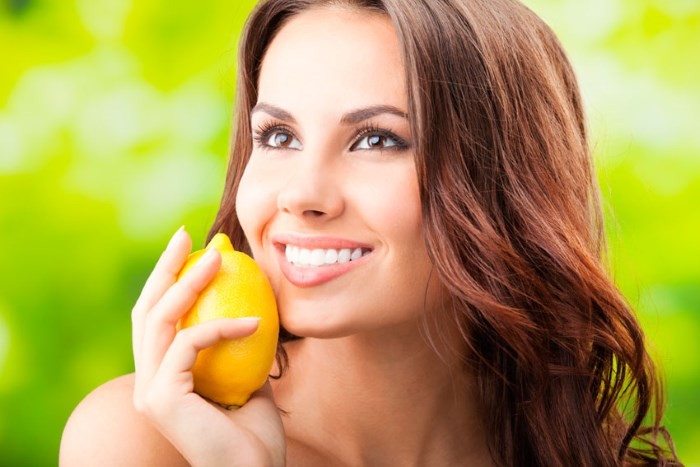 Лимон богат полезными веществами и очень полезен для будущих мам.