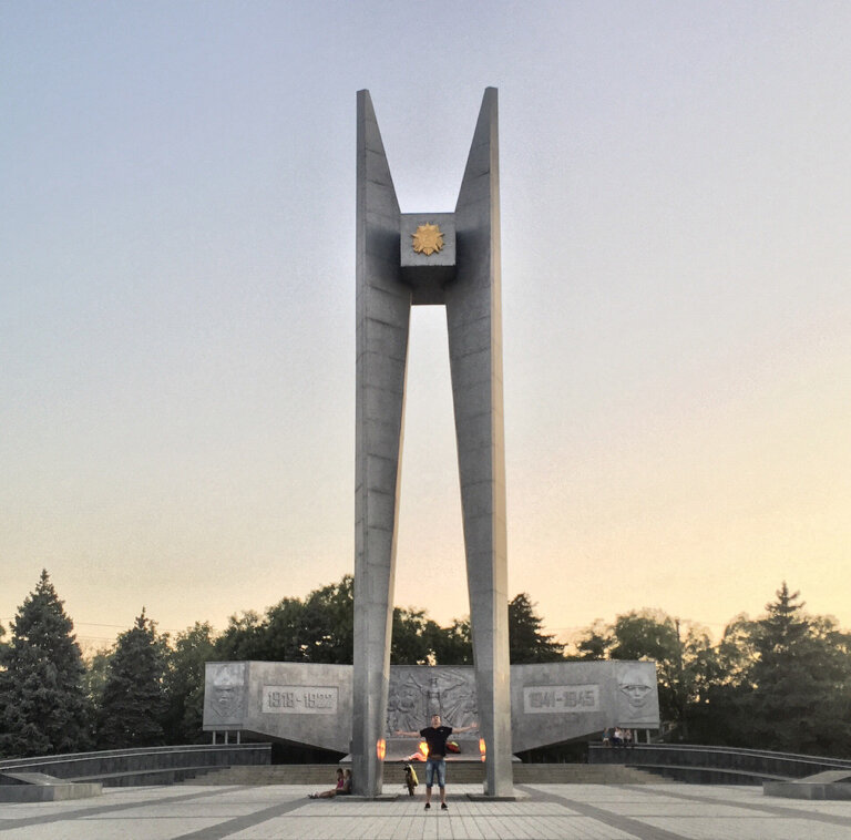 Что такое стелла памятник