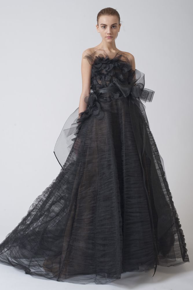 Чёрное свадебное платье — стильно, изящно, благородно, фото № 14