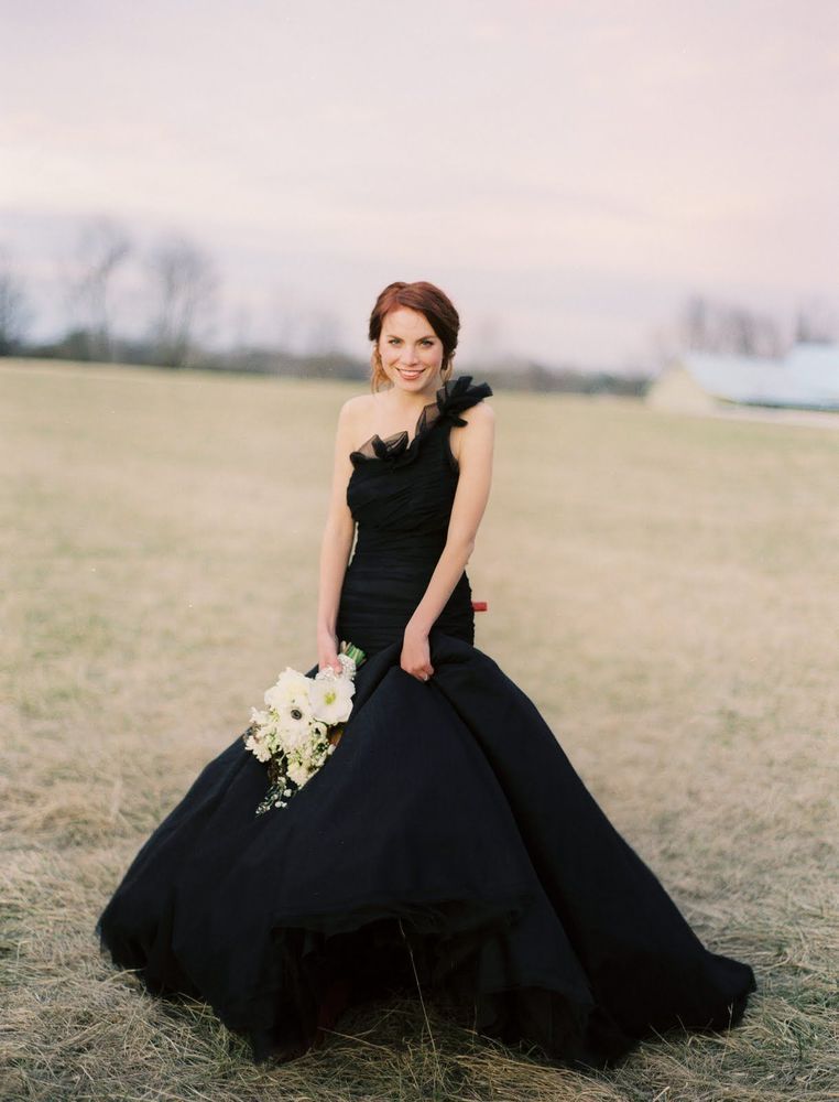 Чёрное свадебное платье — стильно, изящно, благородно, фото № 35
