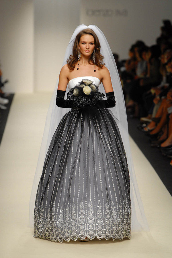 Чёрное свадебное платье — стильно, изящно, благородно, фото № 23