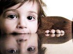 Почему зеркало опасно для ребенка