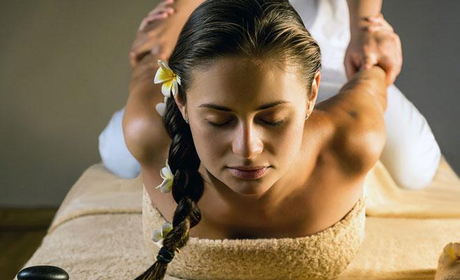 Главная концепция тайского массажа заключается в единстве воздействия на физические и энергетические зоны тела.