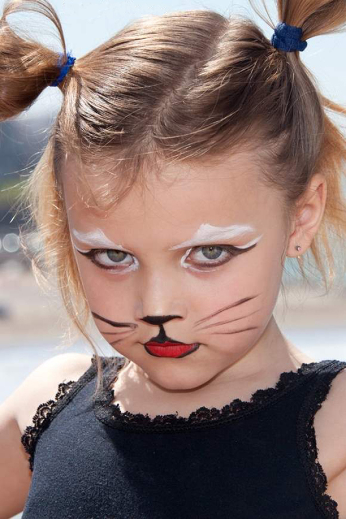 Мордочка кота на лице у ребенка: макияж.