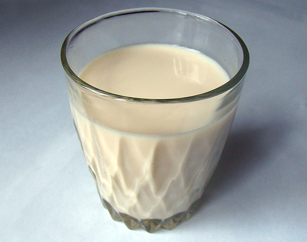 Стакан топленого молока