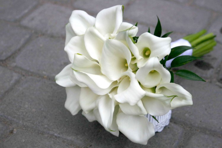 Букет цветов на жемчужную свадьбу