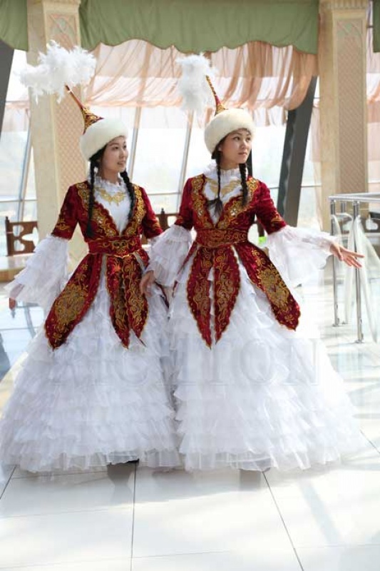 Национальные казахские одежды для девушек